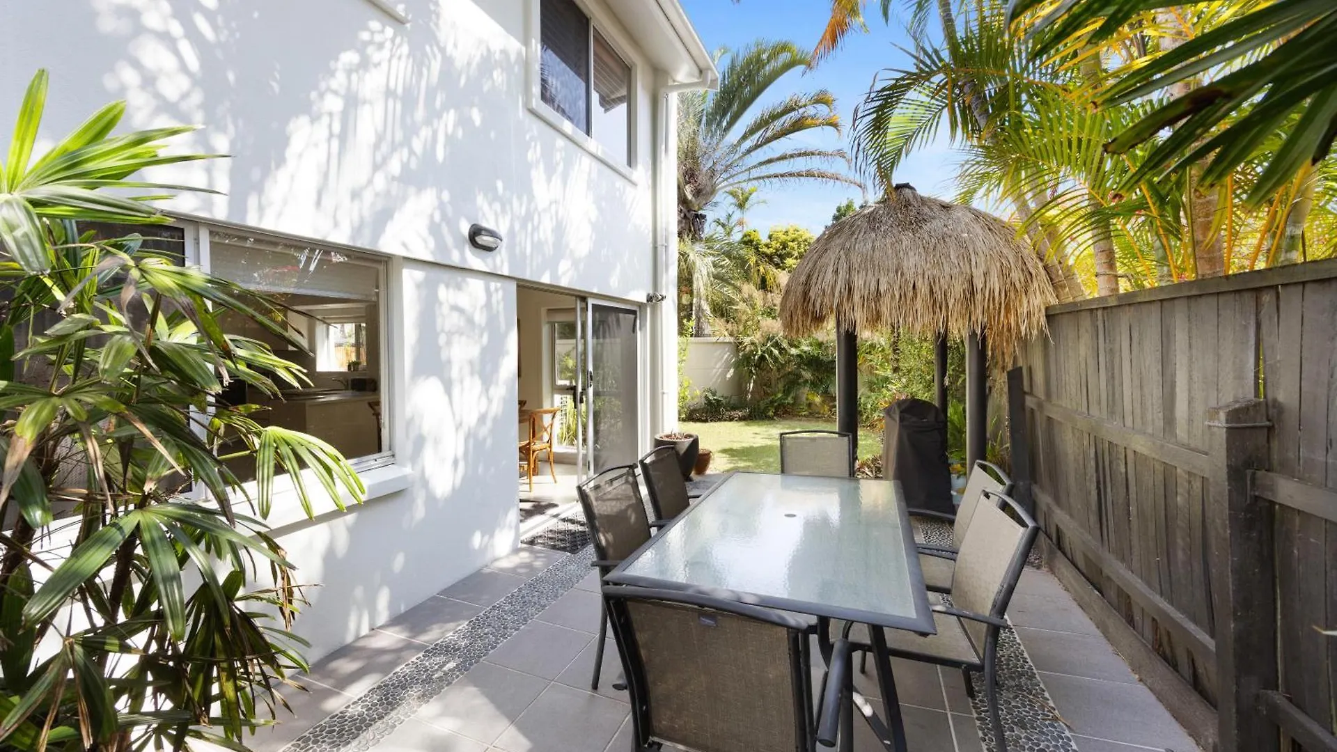 The Islander Tropical Noosa Getaway Villa Avustralya